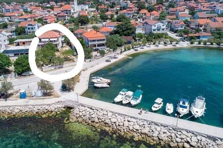 Ganze Ferienwohnung, Große Wohnung in Bibinje mit Terrasse, Garten und Grill in Bibinje, Zadar