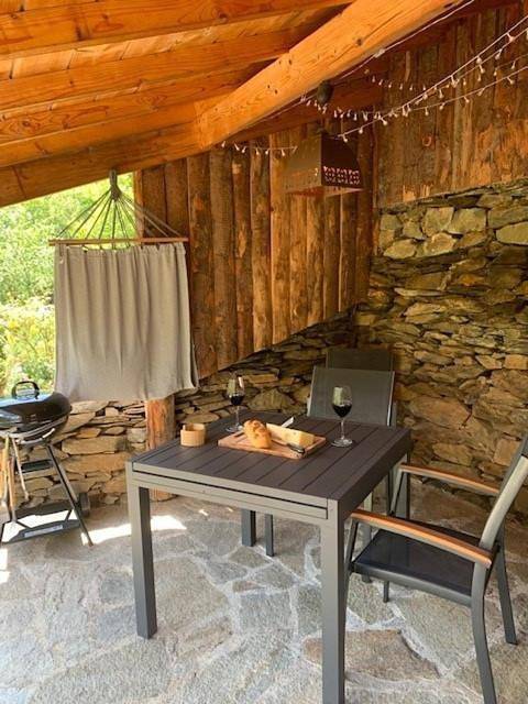 Location de vacances pour 2 personnes, avec vue et terrasse à Louvie-Soubiron - 2
