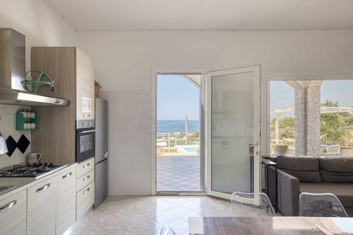 Villa pour 8 personnes, avec Balcon ainsi que Jardin et Bassin pour enfant en Italie - 4