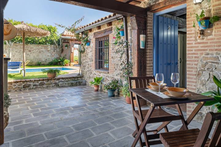 Holiday Home 'Laura' with Shared Pool, Wi-Fi and Air Conditioning in Conil de la Frontera, Costa de la Luz