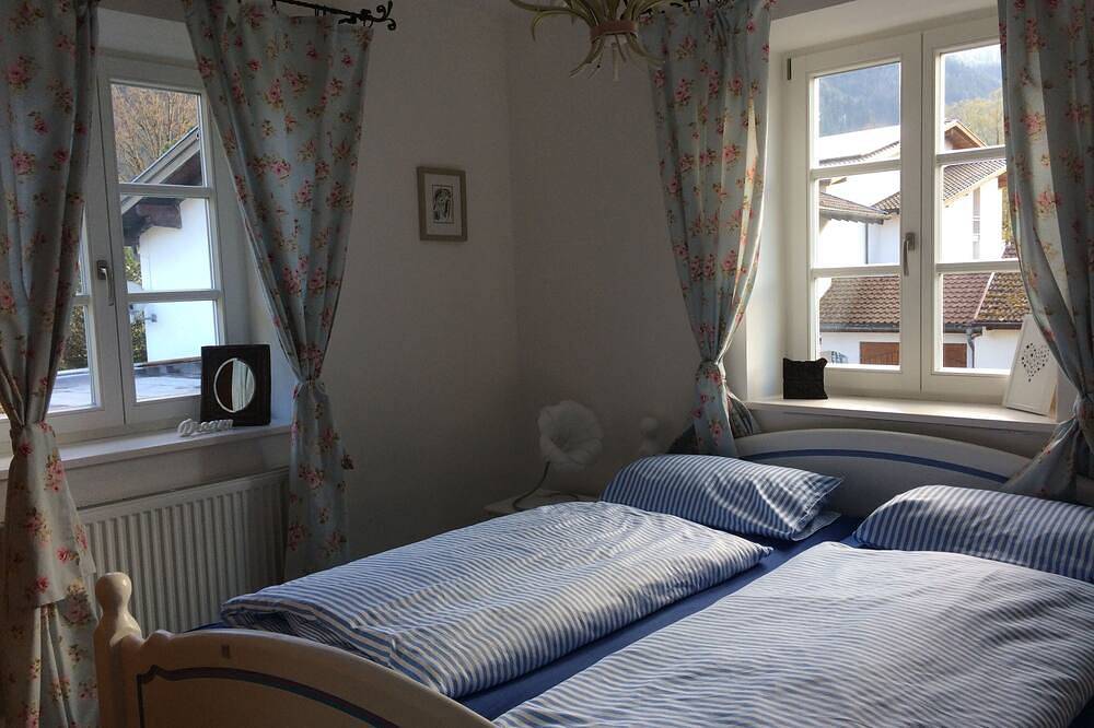 Ganze Wohnung, Romantisches Apartment \"Himmelblau\":  Erholung im historischen Mussldomahaus in Oberammergau, Bayerische Alpen
