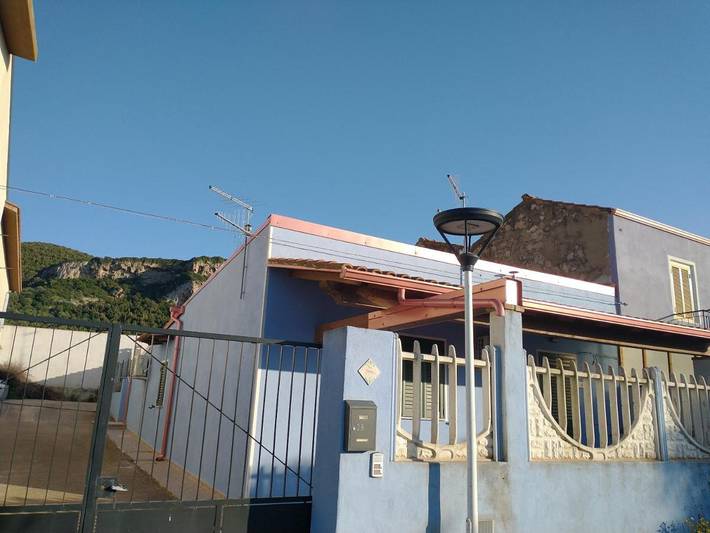 Gîte pour 4 personnes, avec vue, adapté aux familles à Iglesias - 2