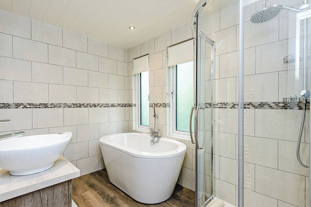 2 bedroom accommodation in Wootton Bridge, Nr Cowes in Wootton Bridge, Isle of Wight