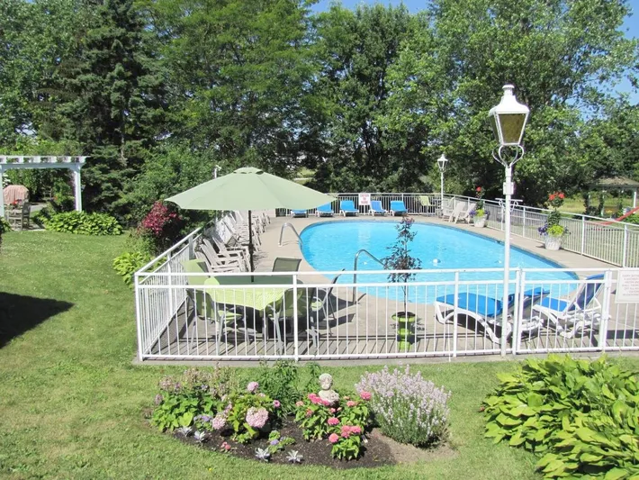 Maison d’hôte pour 2 personnes, avec piscine ainsi que jardin et vue - 1