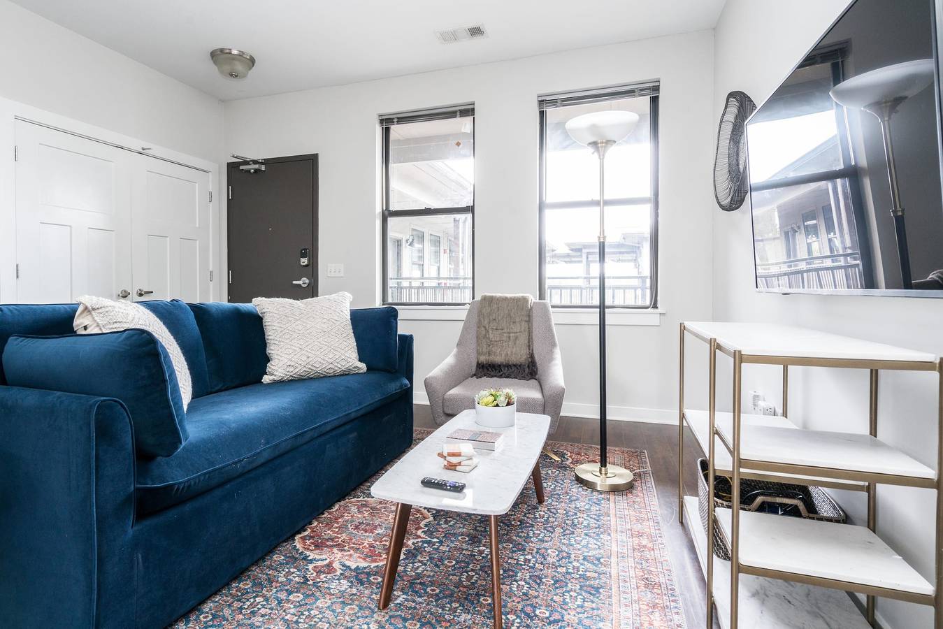 Entire apartment, Cozysuites Music Row Elegant 1Br w  free parking  in Nashville, Tennessee