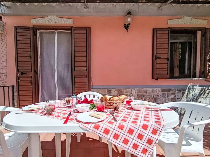 Gîte pour 4 personnes, avec jardin et balcon à Tanaunella