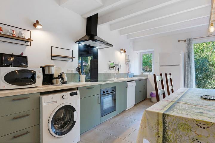 Ganze Wohnung, Ferienhaus „Les Cyprès Gemeinschaftspool“ mit Bergblick, Wlan und Klimaanlage in Les Vans, Cevennen