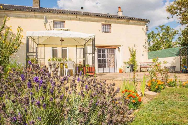 Gîte pour 5 personnes, avec jardin ainsi que terrasse et piscine - 1