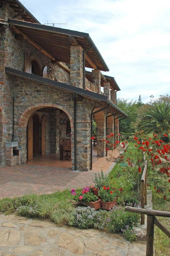 Agriturismo per 3 persone, con Terrazza e Giardino nonché Piscina e Panorama a Gavorrano