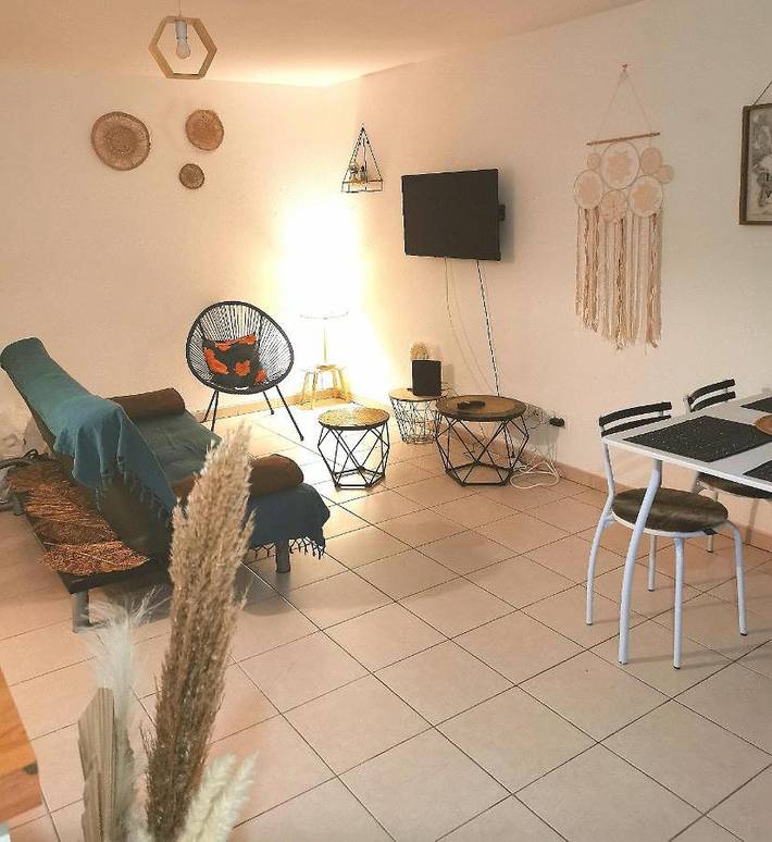 Appartement de vacances pour 4 personnes, avec jardin et piscine ainsi que terrasse et vue, animaux acceptés