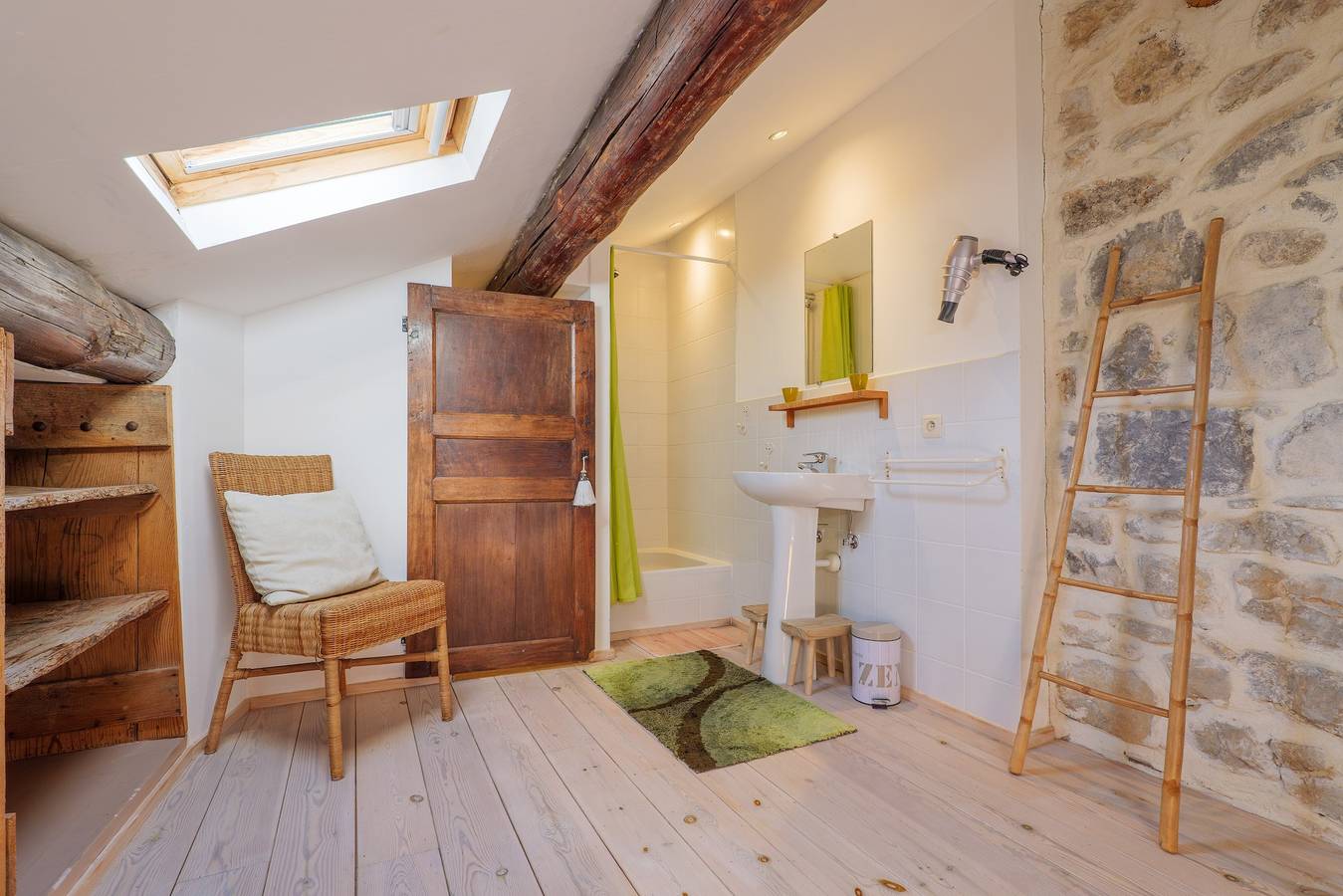 Gästezimmer „Le Pigeonnier“ mit Gemeinschaftspool, Wlan und Klimaanlage in Saint-Alban-Auriolles, Ardèche