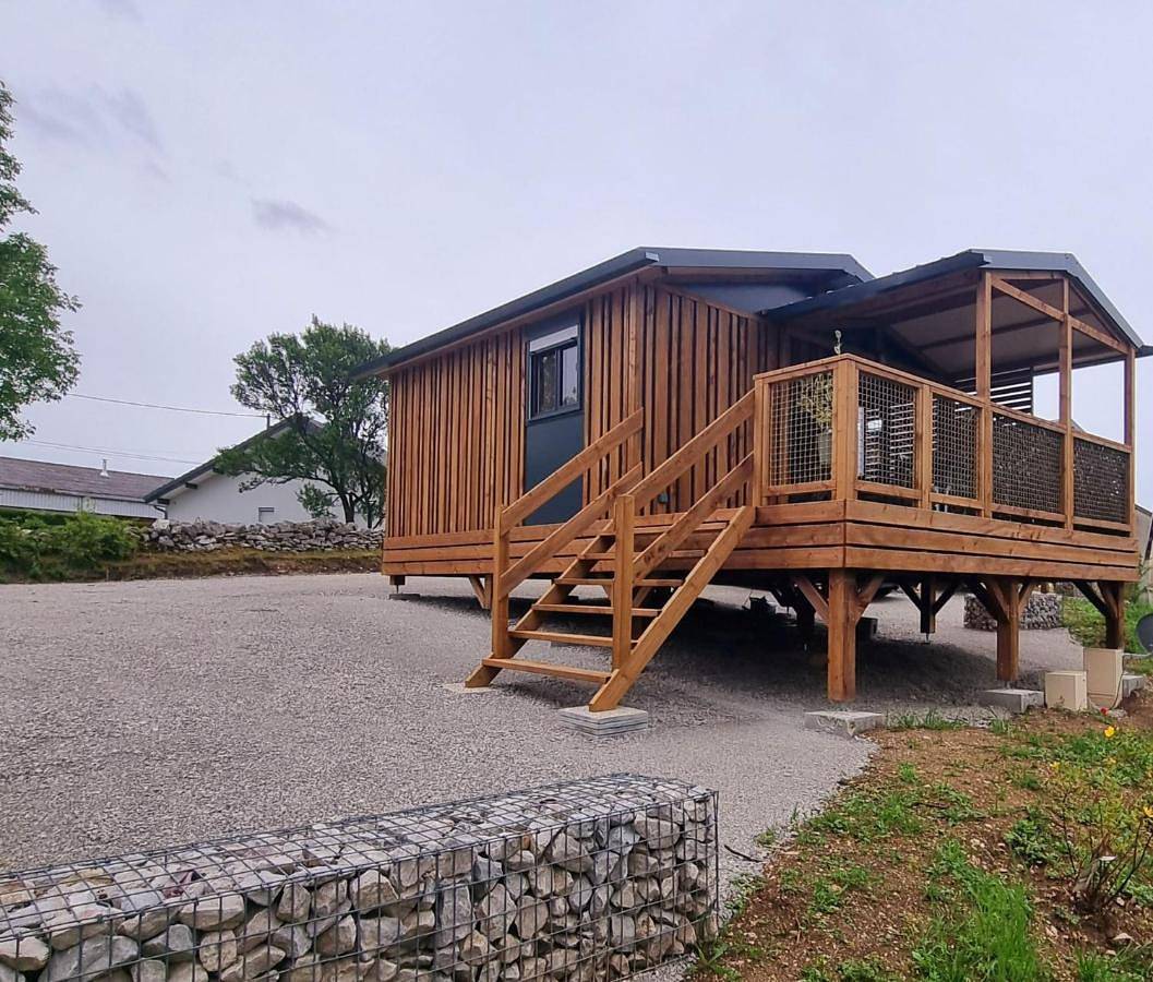 Les Lodges d'Emeraude in Maisod, Lac de Vouglans