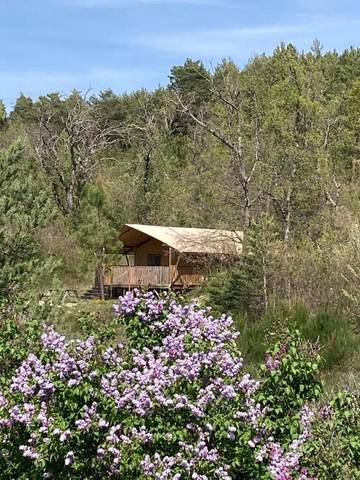 Tente pour 6 personnes, avec jardin ainsi que piscine et vue dans les Alpes-de-Haute-Provence