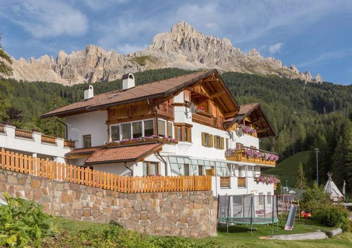 Hotel für 2 Personen, mit Balkon und Terrasse sowie Garten in Obereggen