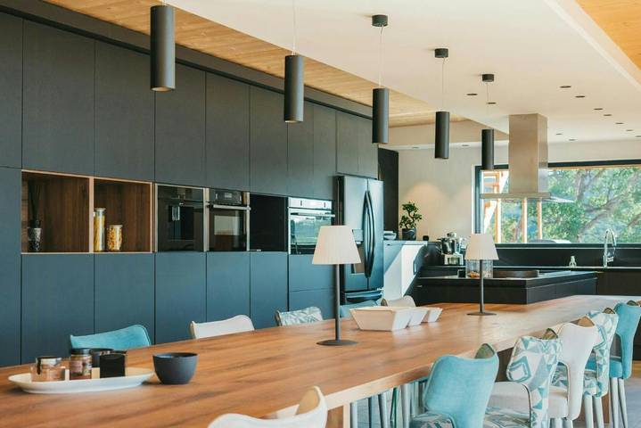 Location de vacances pour 13 personnes, avec terrasse ainsi que jardin et piscine dans Golf de Valcros - 4