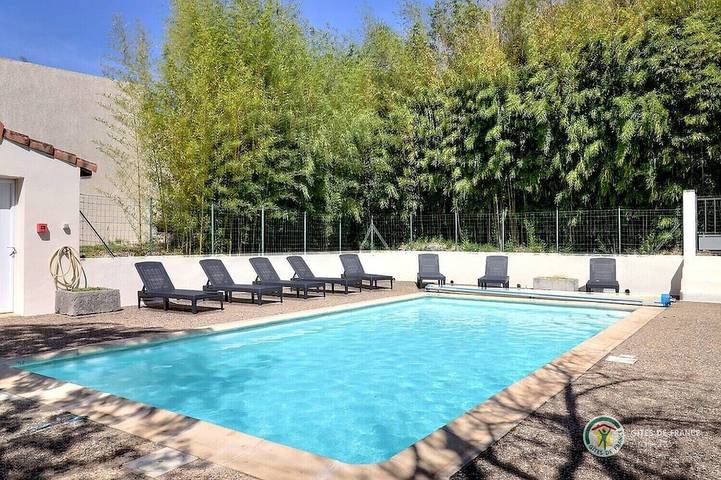 Location de vacances pour 15 personnes, avec Terrasse et Jardin à Ruoms