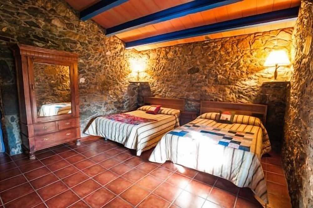 Casa rural con jardín privado, barbacoa y wifi en el prepirineo catalán in Santa María de Besora, Pirineo Catalan