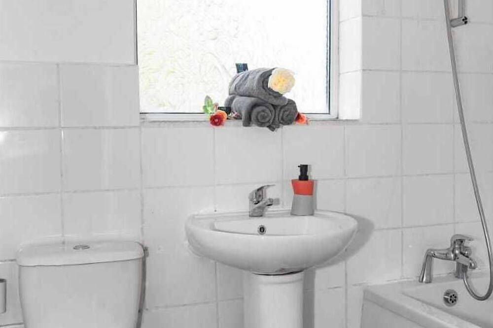 Room Number 2 in Leigh, Grand Manchester