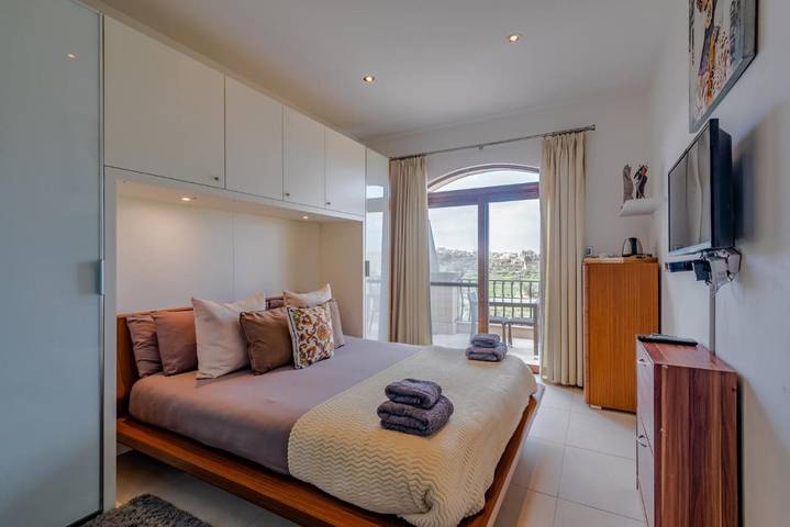 Chambre d’hôte pour 2 personnes, avec Balcon et Terrasse ainsi que Piscine et Vue dans Xaghra