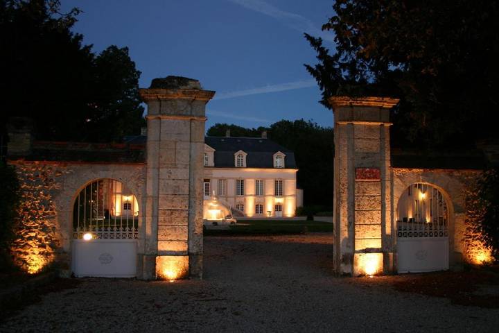 Chambre d’hôte pour 4 personnes, avec Jacuzzi et Terrasse ainsi que Jardin et Piscine dans Eure-et-Loir