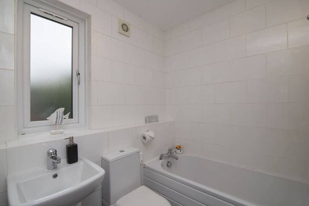The Kelvin: Peaceful West End River View Property in Glasgow, Greater Glasgow and Clyde Valley