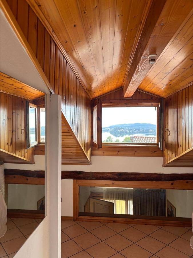 Location de vacances pour 3 personnes, avec vue sur le lac ainsi que vue et balcon à Gavirate - 2