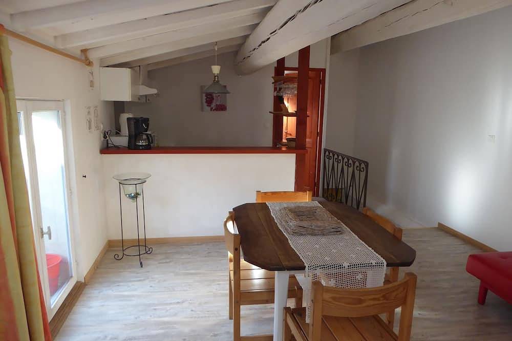Very nice studio in the heart of a wine village near the Mediterranean. in Roquefort-des-Corbières, Mediterranean Coast (France)