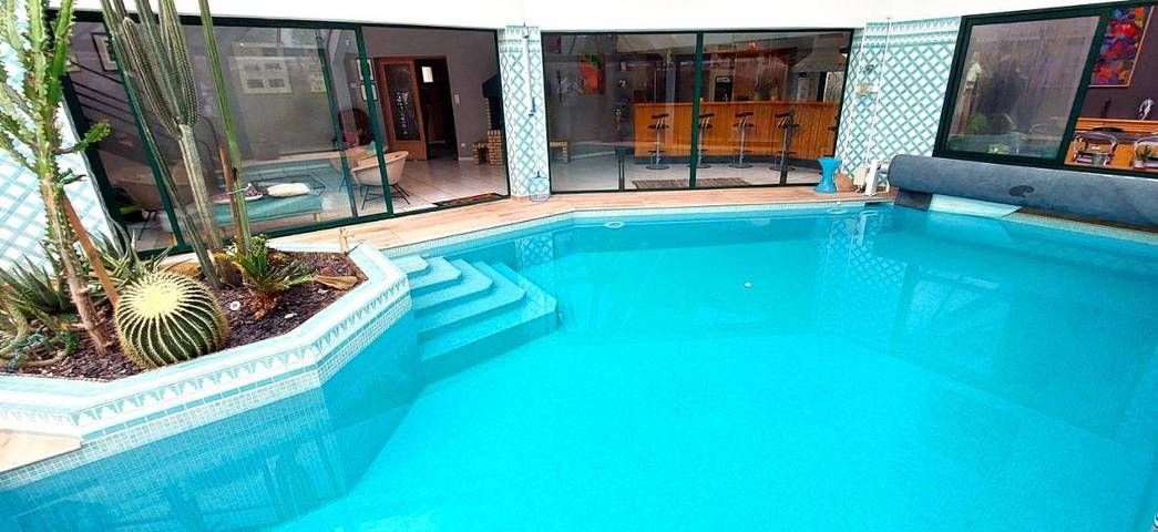 Ferienhaus für 8 Personen, mit Balkon und Whirlpool sowie Terrasse und Garten in Calais