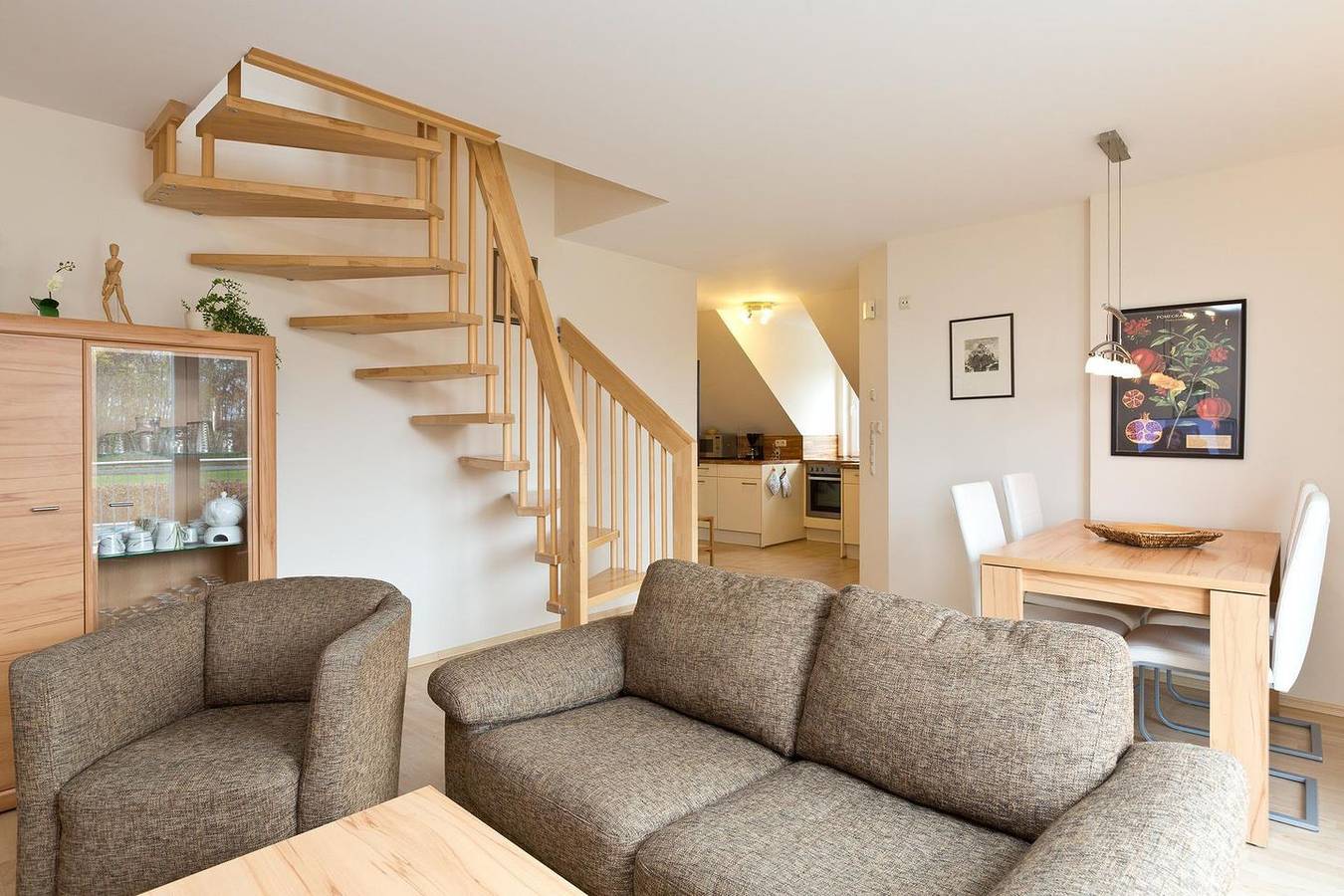 Ganze Wohnung, Komfortable Ferienwohnung mit Balkon, Sauna und Kamin in Göhren-Lebbin. in Göhren-Lebbin, Fleesensee