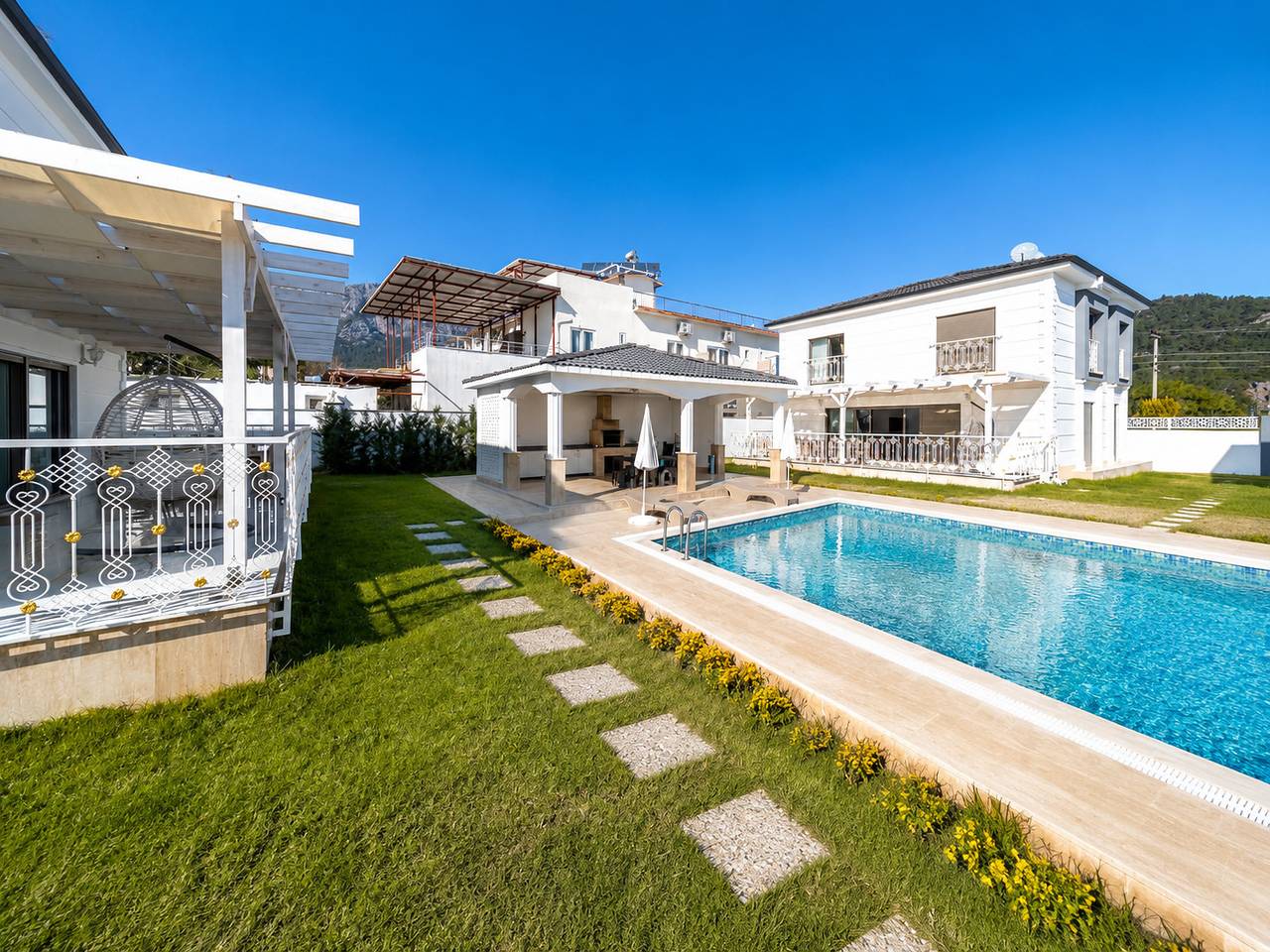 Luxusvilla in einer ruhigen Gegend mit Pool in Göynük, Kemer