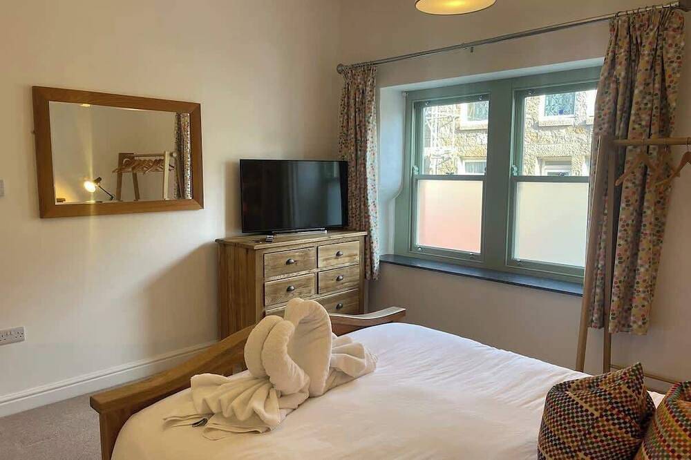 Stylish~Tasteful~2Bed~2Bath~Central~Townhouse in Penzance, Cornwall