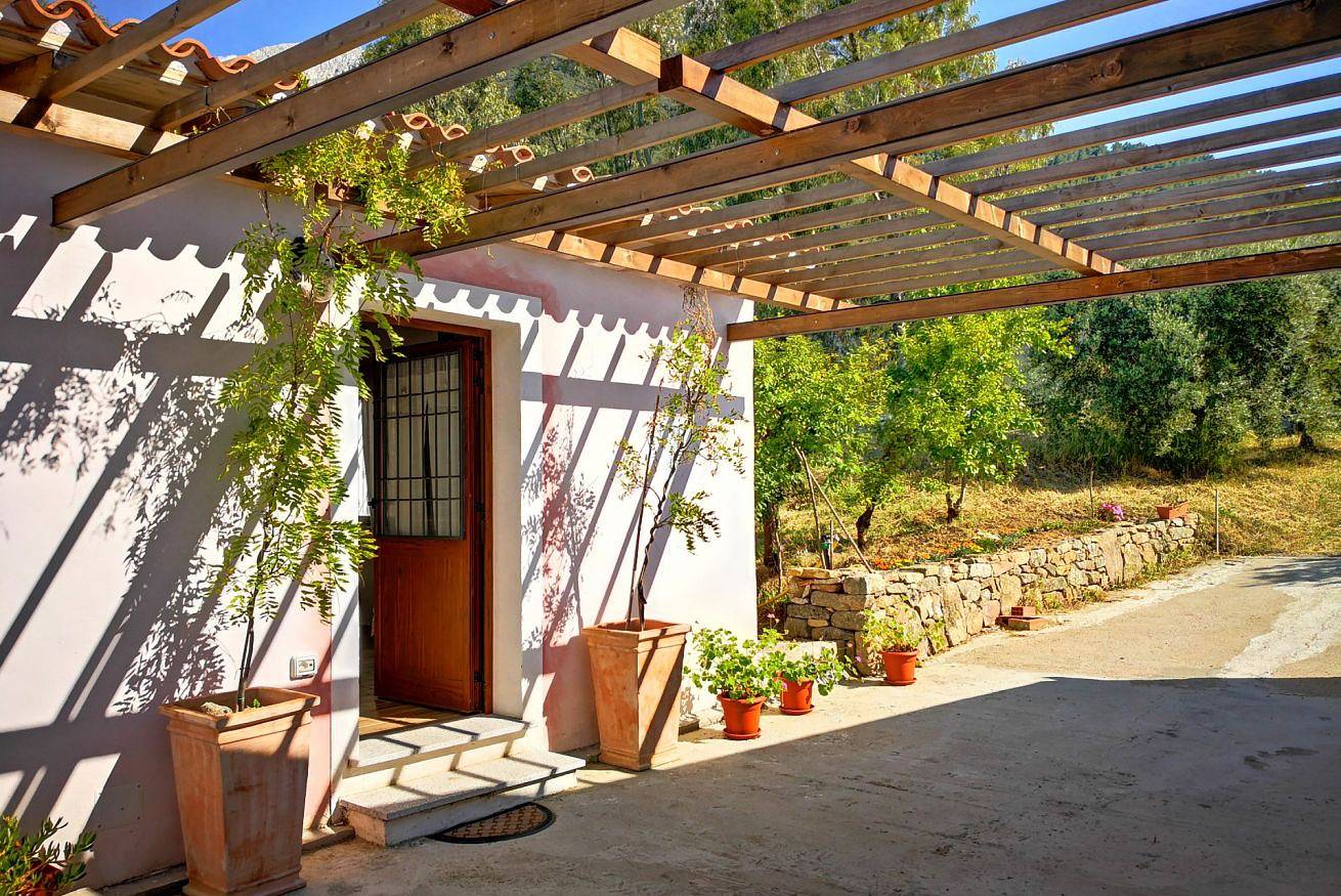 Appartement entier, Villa Sa Pruna avec wi-fi in Oliena, Barbagia