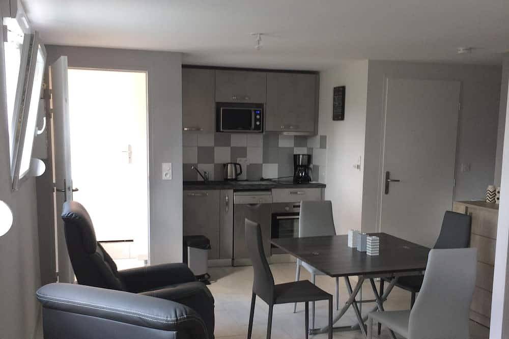 Appartement entier, Studio, deux personnes, Haut-Doubs, plateau du Pays Horloger entre Maîche et Mor in Le Russey, Jura Francais