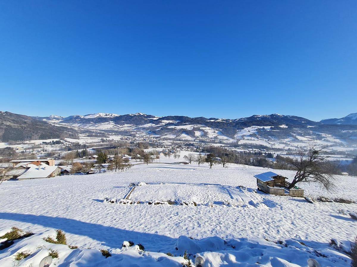 Appartement entier, Two-Bedroom Apartment in Boëge, Région de Thonon-les-Bains