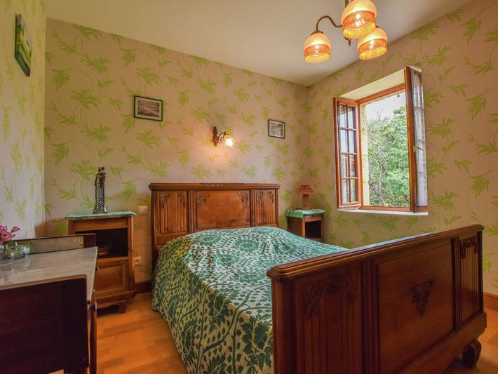 Location de vacances pour 7 personnes, avec terrasse ainsi que piscine et jardin, animaux acceptés à Loubejac