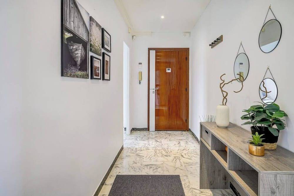 Hel lägenhet, Spacious 2 Bedroom, Heart of Beaulieu w Parking in Beaulieu-sur-Mer, Nice region