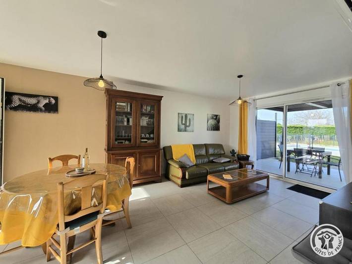 Location de vacances pour 2 personnes, avec terrasse ainsi que jardin et piscine à Saint-Laurent-des-Hommes - 4