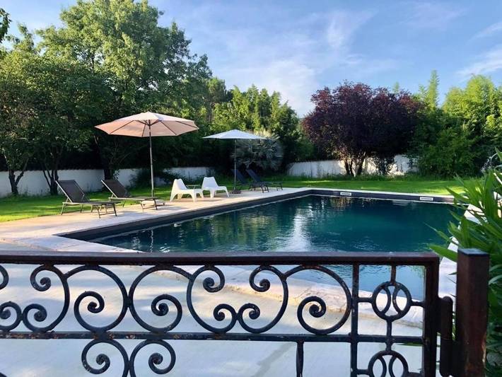Lodge pour 5 personnes, avec jardin ainsi que piscine et vue