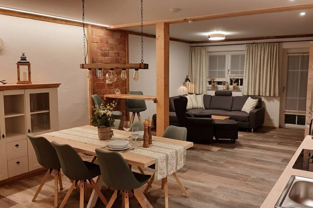 Ganze Wohnung, 🌲5*Sterne Fewo Zirbe: Wellness-Luxus mit Sauna & Whirlpool-Badewanne in Arnbruck, Ostbayern
