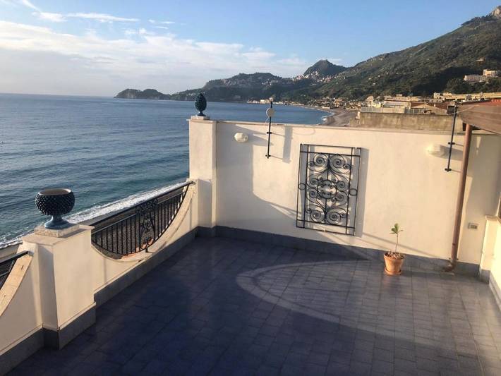 Gîte pour 5 personnes, avec vue et balcon à Letojanni - 4