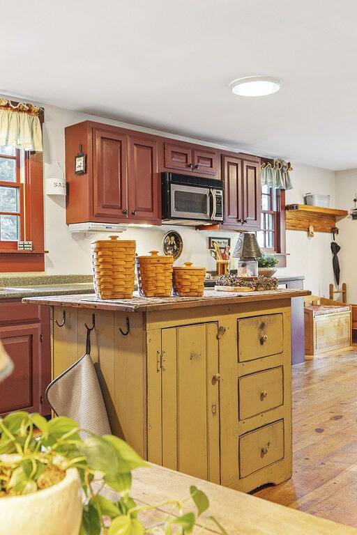 Central Escape is the perfect getaway for families and groups looking to explore New Hampshire’s Lakes Region and White Mountains. Relax in the private year-round hot tub, walk to Squam Lake, and enjoy easy access to skiing, hiking, and local dining in Center Harbor, Squam Lake