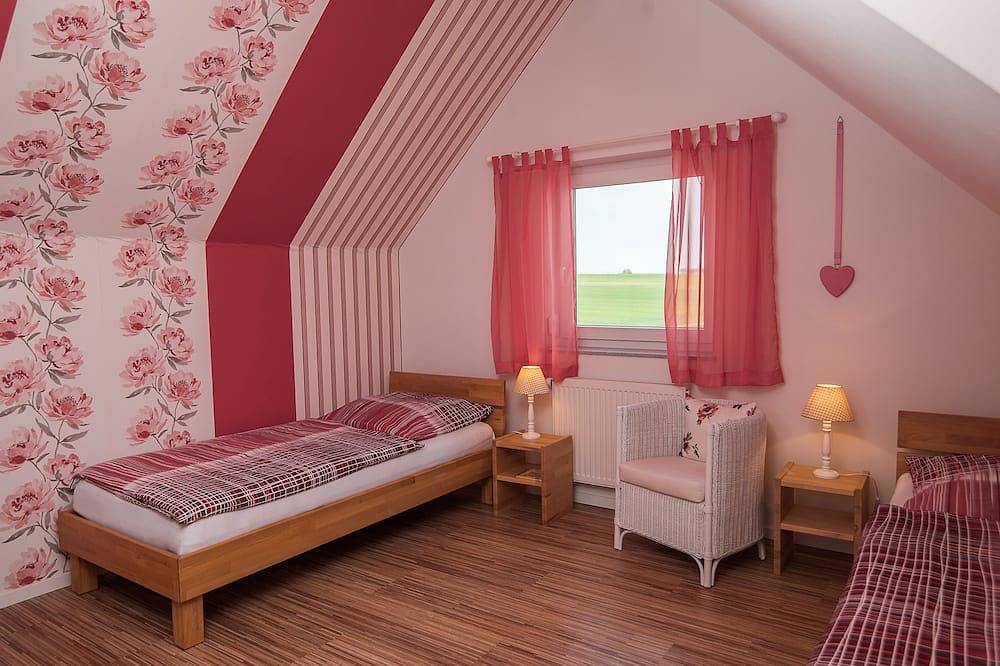 Ganze Wohnung, \"Landhaus Rothenburg\"-modernes Haus in freier Natur vor den Toren von Rothenburg in Rothenburg ob der Tauber, Taubertal