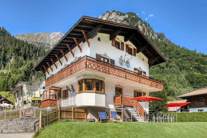 Ferienhaus für 12 Personen, mit Terrasse und Garten sowie Sauna in Klösterle am Arlberg