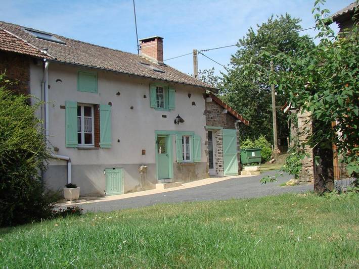 Gîte pour 6 personnes, avec jardin à Le Châtenet-en-Dognon