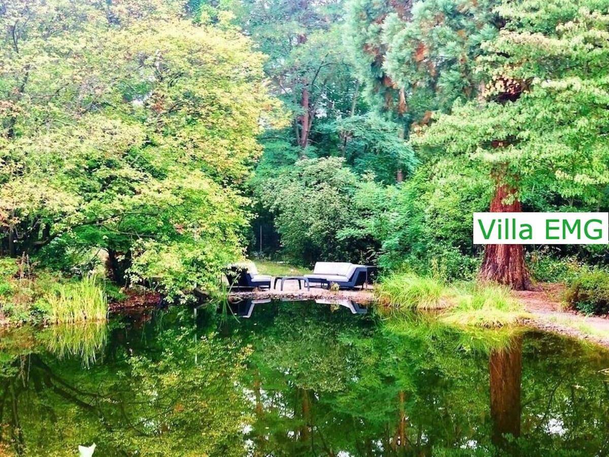 Ferienhaus Villa Emg Celle nah Hannover mit Pool, Kamin, Garten, Teich, Wald, Partyraum für Familien Gruppen bis 22 Personen in Celle, Aller-Leine-Tal