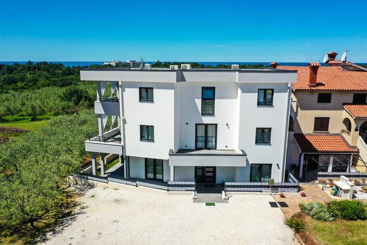 Ferienhaus mit Meerblick für 10 Personen, mit Ausblick und Garten in Poreč - 2
