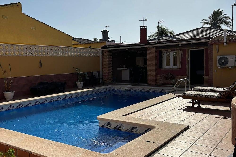 Chalet con Piscina en Los Balcones,torrevieja, (apta Para Mascotas in Los Balcones, Torrevieja
