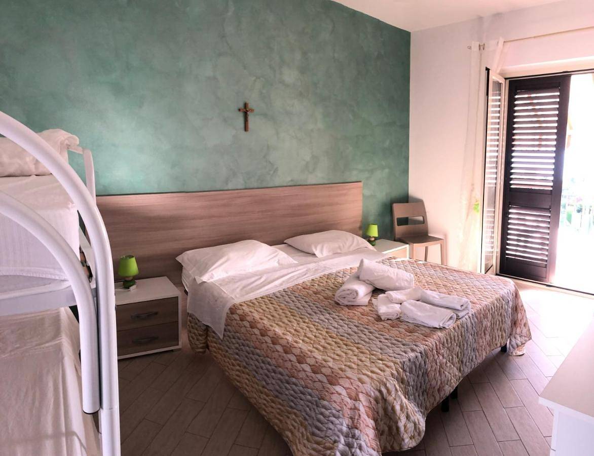 Red Stone in Diamante, Costa Tirrenica Calabria