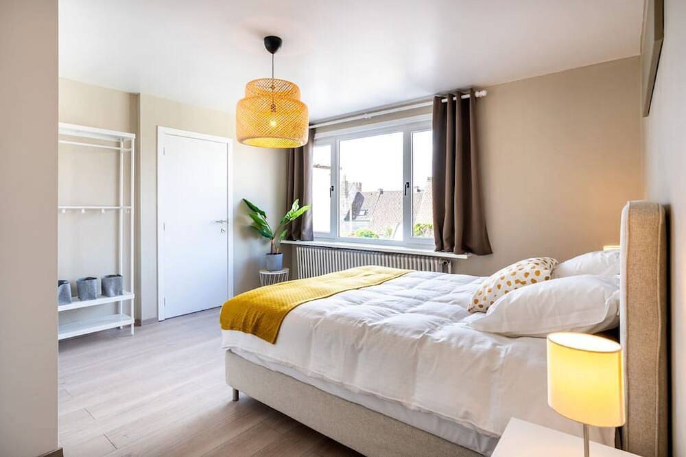 The Desert Rose quadruple room w. private bathroom in Brujas, Provincia de Flandes Occidental