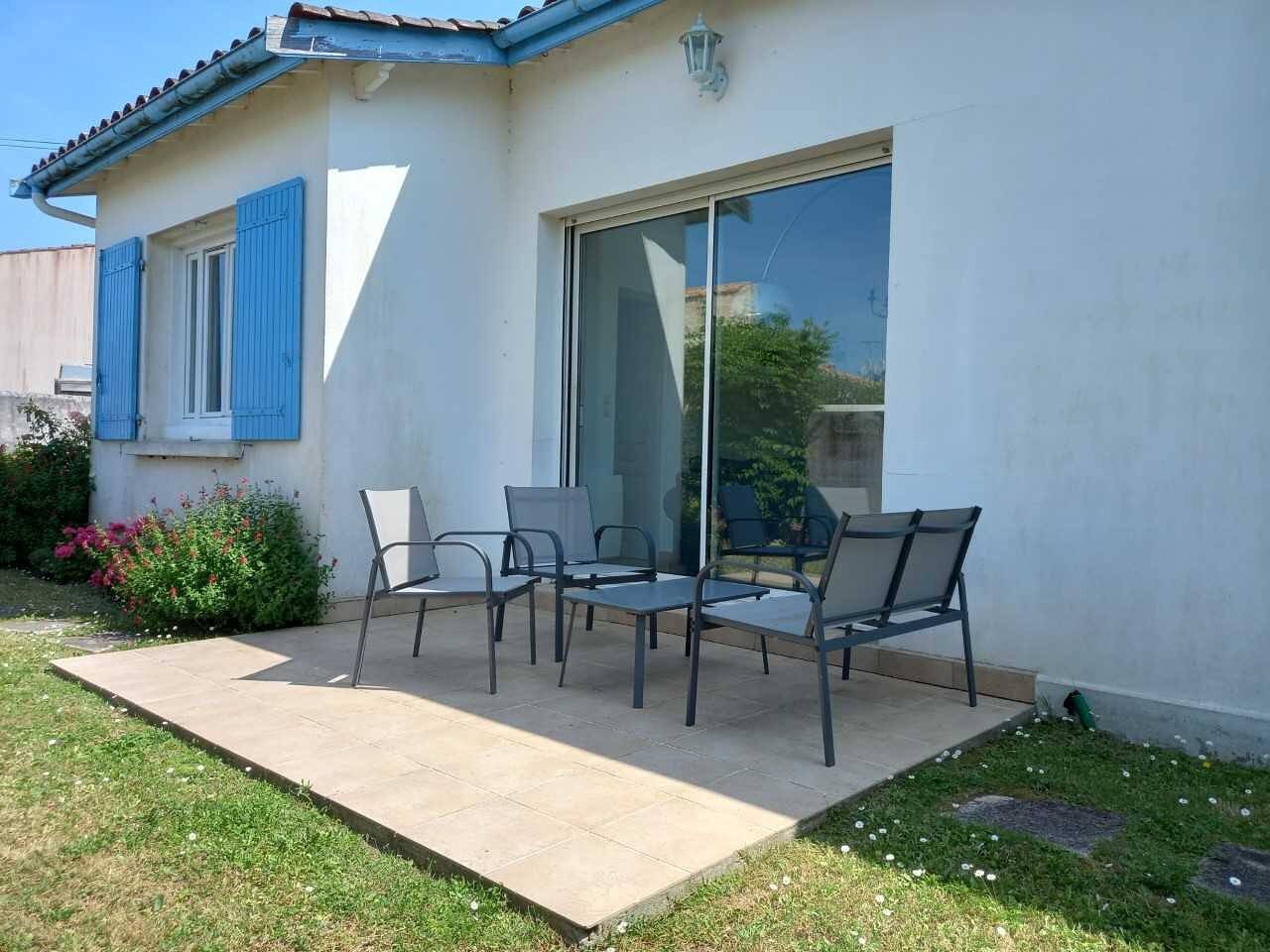 Ferienhaus 'Picotelle' mit privater Terrasse, privatem Garten und Wlan in Le Château-d'Oléron, Côte de Beauté